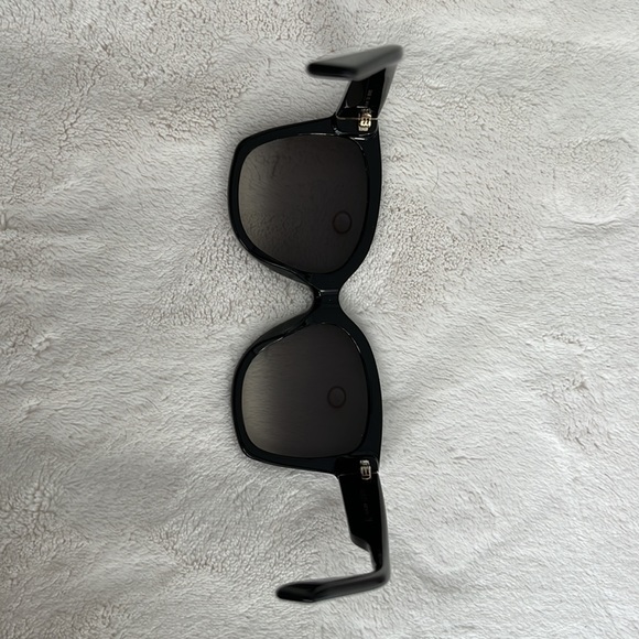 ❌ SOLD Authentic gucci sunglasses - Picture 2 of 8